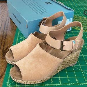 TOMS Tropez wedge!! Size 8